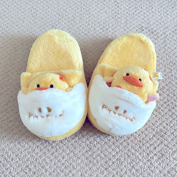 NEW Pipiyo Plushy Slipper Women Size 6-6.5 - Picture 2 of 7